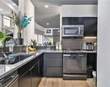 752 Moreland Avenue Se - Photo Thumbnail 1