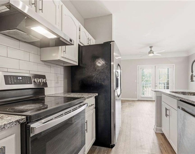 2700 Pine Tree Road Ne - Photo Thumbnail 7