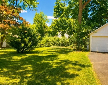 129 Rumson Road - Photo Thumbnail 11