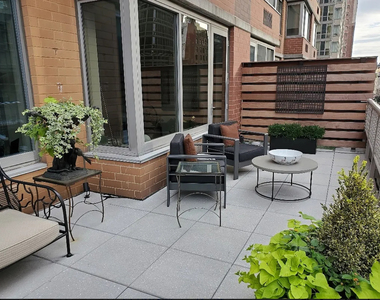 6th Avenue - Photo Thumbnail 5