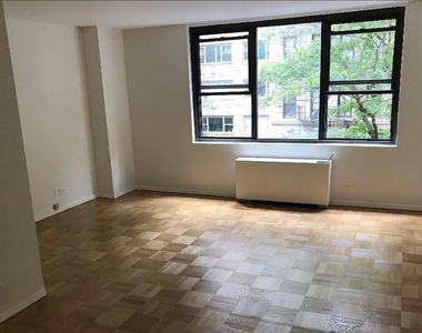 East 49 Street - Photo Thumbnail 1