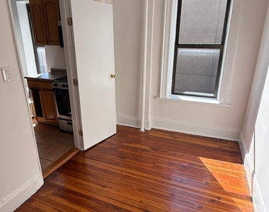 York Avenue - Photo Thumbnail 1