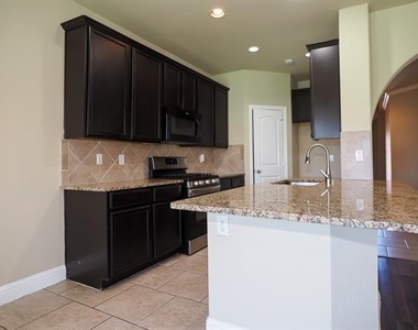 3009 Whitetail Circle - Photo Thumbnail 4