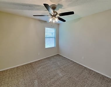 4884 Waterford Drive - Photo Thumbnail 11
