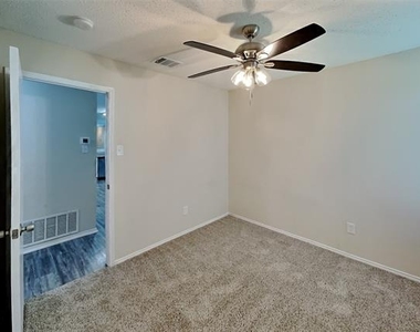 4884 Waterford Drive - Photo Thumbnail 10
