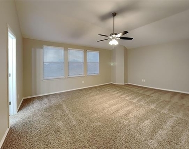 534 Hickory Lane - Photo Thumbnail 6