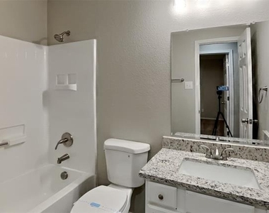 534 Hickory Lane - Photo Thumbnail 12