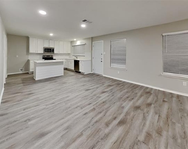 534 Hickory Lane - Photo Thumbnail 2