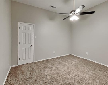 534 Hickory Lane - Photo Thumbnail 8