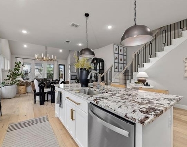 2262 Poppyvine Road - Photo Thumbnail 5