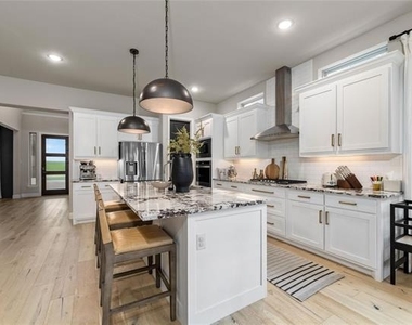 2262 Poppyvine Road - Photo Thumbnail 6