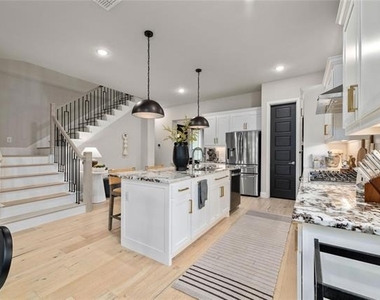 2262 Poppyvine Road - Photo Thumbnail 7
