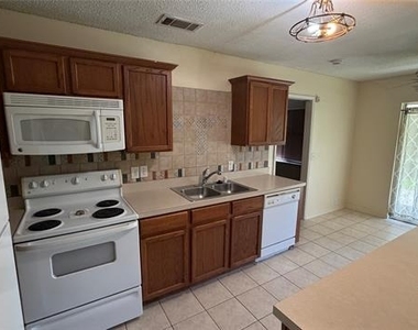 307 Waterford Drive - Photo Thumbnail 14