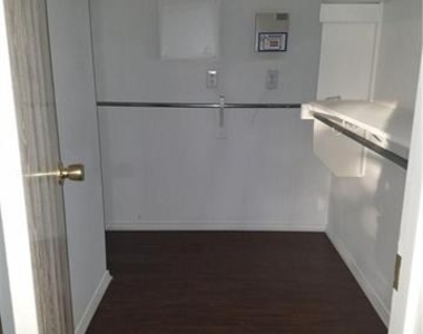 307 Waterford Drive - Photo Thumbnail 6