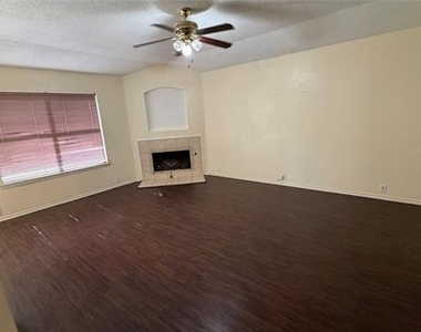 307 Waterford Drive - Photo Thumbnail 15