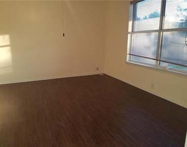307 Waterford Drive - Photo Thumbnail 4