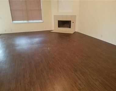 307 Waterford Drive - Photo Thumbnail 3