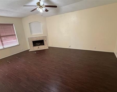 307 Waterford Drive - Photo Thumbnail 16