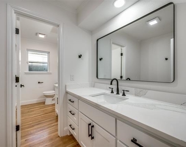 7018 Deloache - Photo Thumbnail 17