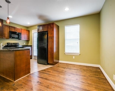 4734a Bradford Drive - Photo Thumbnail 7