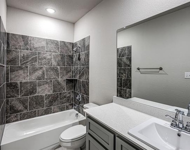 1513 Elizabeth Street - Photo Thumbnail 18