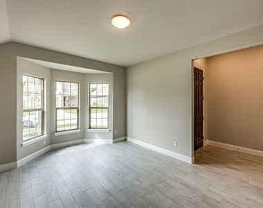 1513 Elizabeth Street - Photo Thumbnail 3