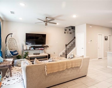 3517 Cricket Drive - Photo Thumbnail 5
