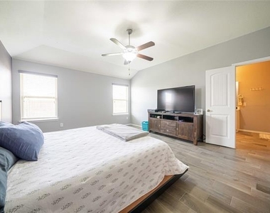8900 Devonshire Drive - Photo Thumbnail 11