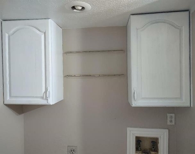406 Vincent Street - Photo Thumbnail 15