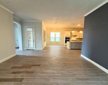 302 Julia Lane - Photo Thumbnail 3