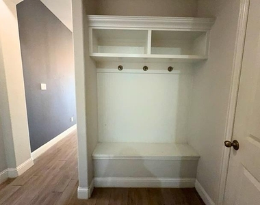 302 Julia Lane - Photo Thumbnail 10