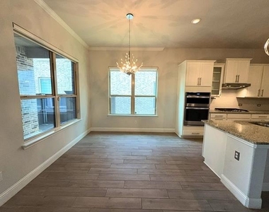 302 Julia Lane - Photo Thumbnail 9