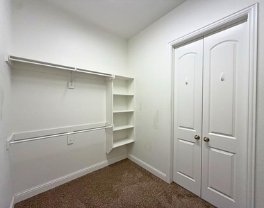 302 Julia Lane - Photo Thumbnail 14