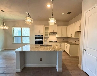 302 Julia Lane - Photo Thumbnail 5