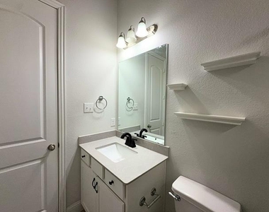 302 Julia Lane - Photo Thumbnail 21