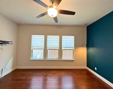 302 Julia Lane - Photo Thumbnail 12