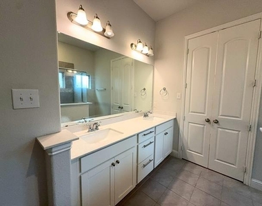 302 Julia Lane - Photo Thumbnail 15