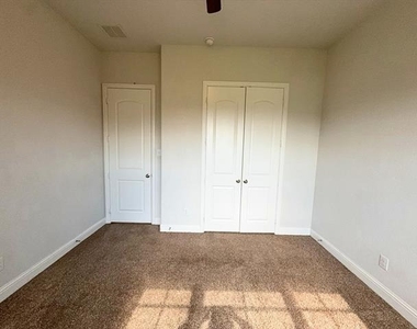 302 Julia Lane - Photo Thumbnail 18