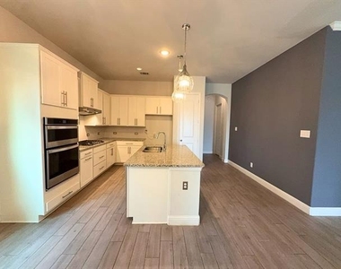 302 Julia Lane - Photo Thumbnail 6
