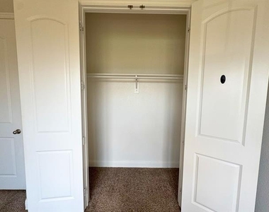 302 Julia Lane - Photo Thumbnail 20