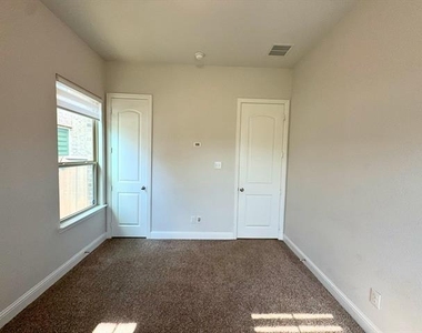 302 Julia Lane - Photo Thumbnail 25