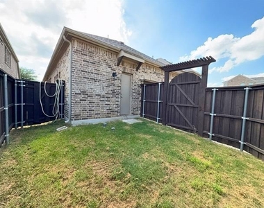 302 Julia Lane - Photo Thumbnail 32