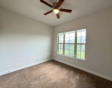 302 Julia Lane - Photo Thumbnail 17