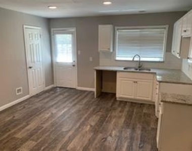 2117 N Hickory Street - Photo Thumbnail 5