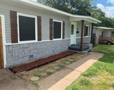 2117 N Hickory Street - Photo Thumbnail 1