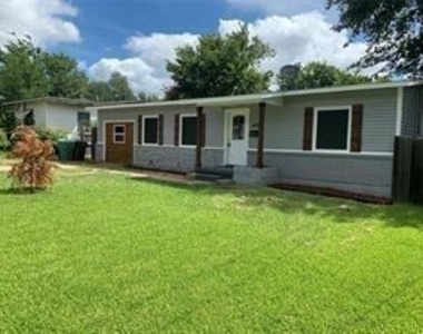 2117 N Hickory Street - Photo Thumbnail 2