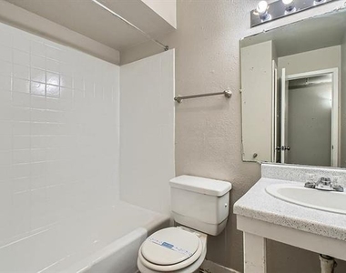 3504 Fawn Valley Drive - Photo Thumbnail 5