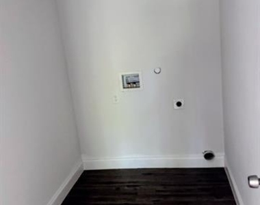 714 Cedarcrest Drive - Photo Thumbnail 4