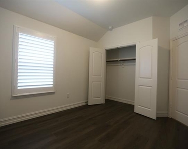 3412 Marginal Drive - Photo Thumbnail 7