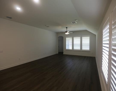 3412 Marginal Drive - Photo Thumbnail 10
